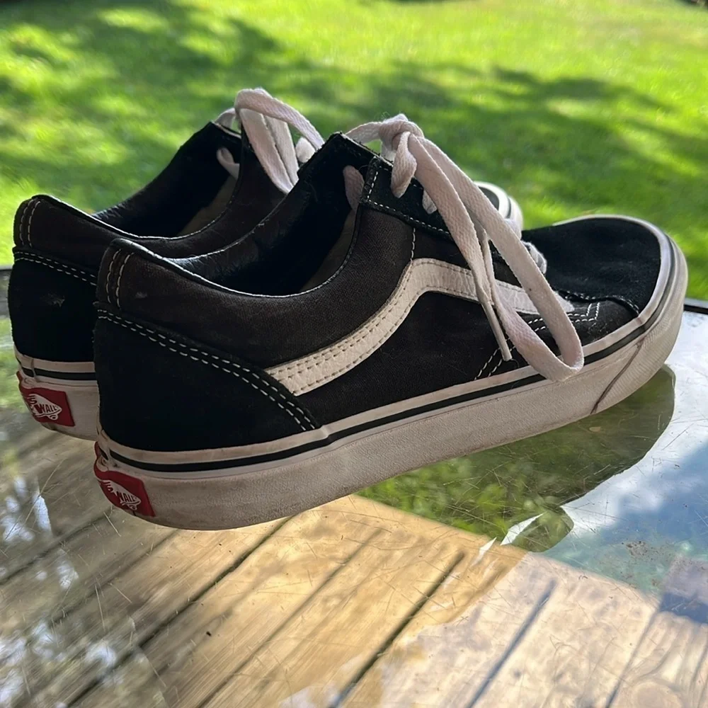 Vans Women's Classic Black and White low top Sneakers size 7